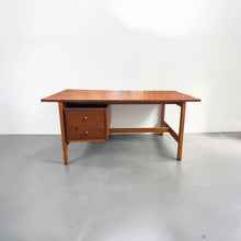 Load image into Gallery viewer, The GE 125 Executive desk, by Hans Wegner for Getama, Gedsted, Denmark