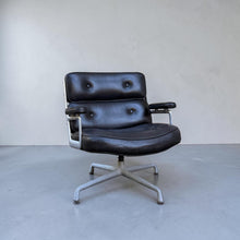 Load image into Gallery viewer, Herman Miller Eames ES 105 Time Life Lobby Chair
