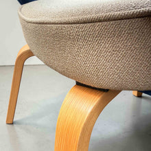 Load image into Gallery viewer, Saarinen Executive Armchair by Eero Saarinen for Knoll
