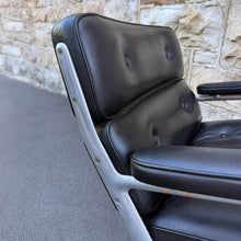 Load image into Gallery viewer, Herman Miller Eames ES 105 Time Life Lobby Chair
