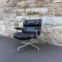 Load image into Gallery viewer, Herman Miller Eames ES 105 Time Life Lobby Chair
