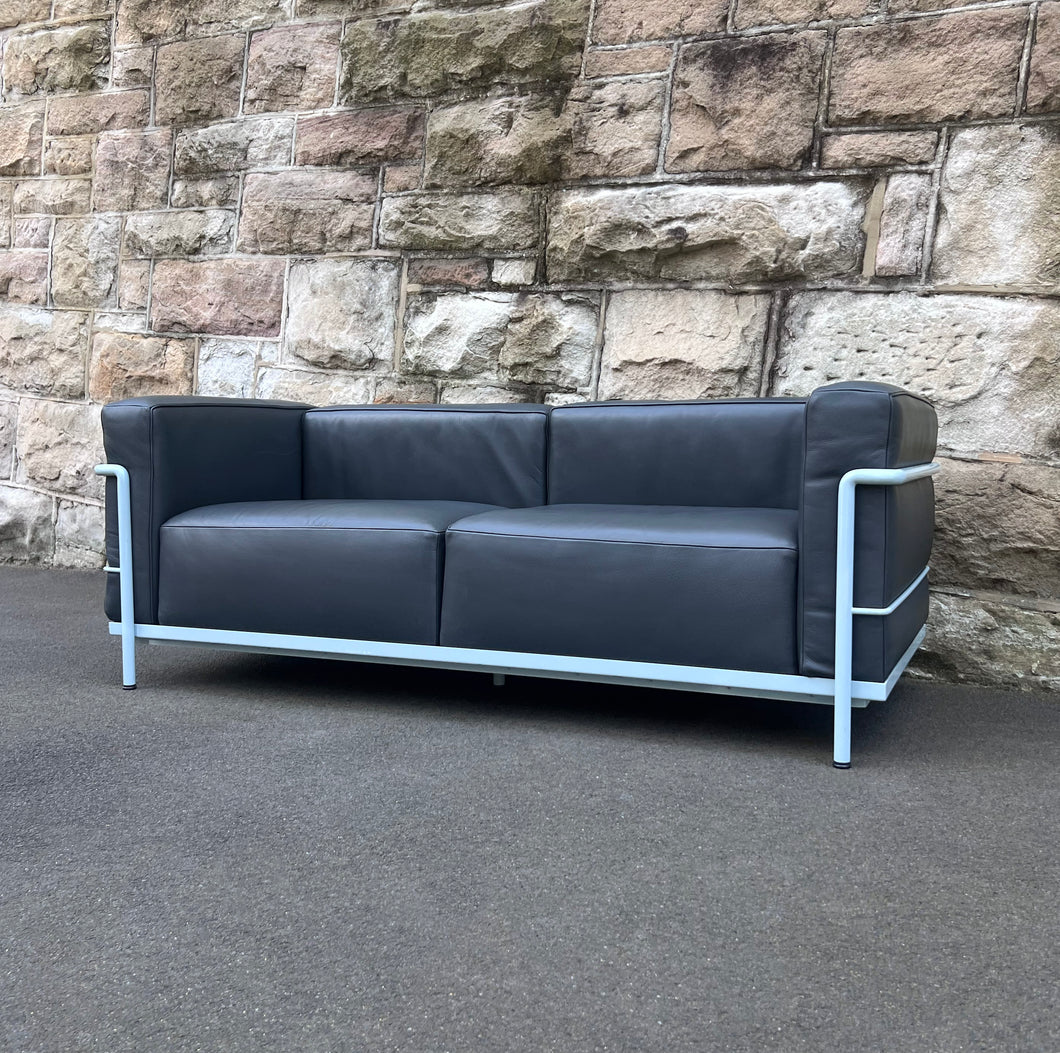 Cassina LC3 Leather Sofa Fauteuil Grand Confort, grand modèle by Le Cobusier