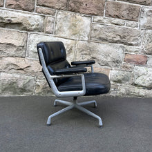 Load image into Gallery viewer, Herman Miller Eames ES 105 Time Life Lobby Chair
