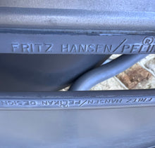 Load image into Gallery viewer, Fritz Hansen Pelikan 4 piece outdoor dining Suite
