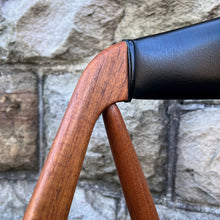 Load image into Gallery viewer, 4 x Kai Kristiansen Model 31 Danish Dining Chairs for Schou Andersen
