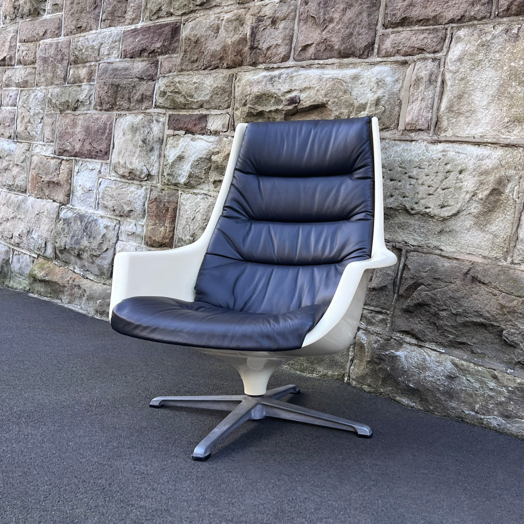 Tellus 1970s Swivel Leather Armchair