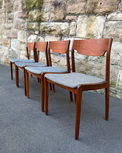 Set of 4 Danish dining designer chairs from Nordic Shop